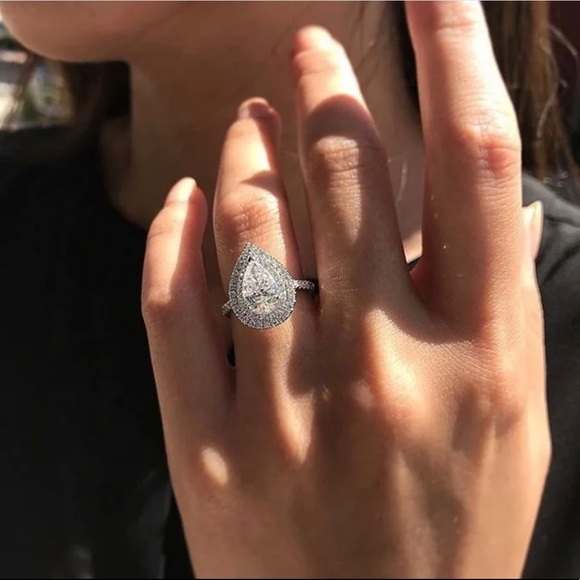 ✨Sparkling Pear Shaped Ring✨ - Picture 2 of 8